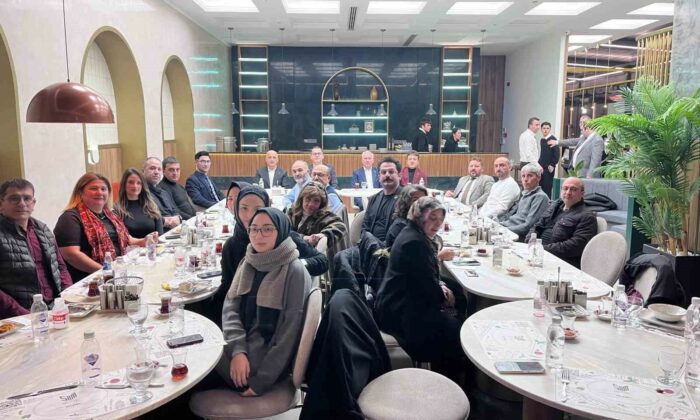 Eskişehir’de Vali Yardımcısı Oğuz Şenlik’in katılımıyla iftar yemeği düzenlendi