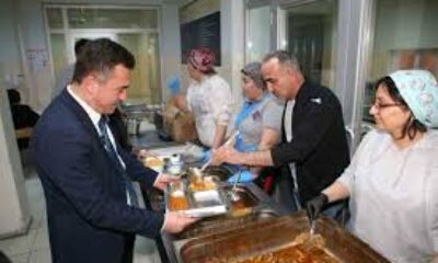 Başkan Dökmeci öğrencilerle iftarda buluştu