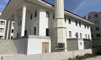 Yaklaşık 10 yıl önce yapımına başlanan cami bitirilemedi