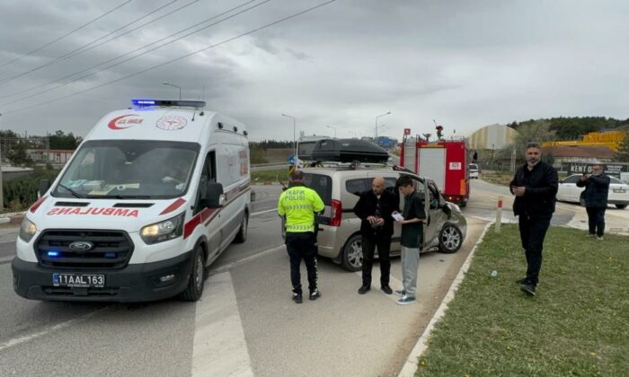 Kamyonet ile otomobil çarpıştı: 7 yaralı