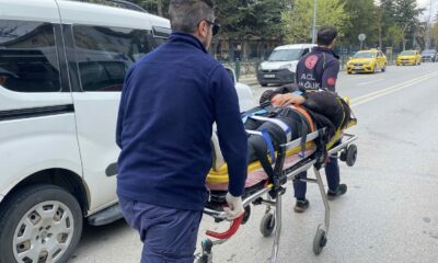 Ani fren yapan otomobile arkadan çarpan motosikletin sürücüsü yaralandı