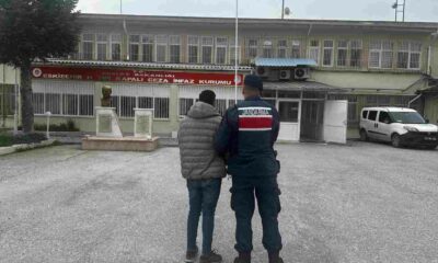 Kesinleşmiş 20 yıl hapis cezası bulunan şahıs hırsızlık yaparken suçüstü yakalandı