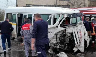 İşçi servisi tıra çarptı: 9 yaralı
