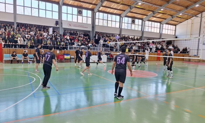 Sivrihisar’da Liseler Arası Erkek Voleybol Şampiyonası tamamlandı