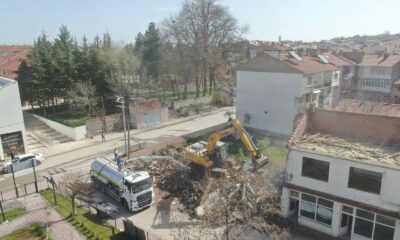 İnönü’de tehlike binaların yıkımı devam ediyor