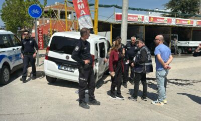 Polisten kaçan araç aydınlatma direğine çarptı