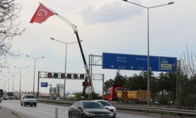 43 metre yüksekliğe dev Türk bayrağı