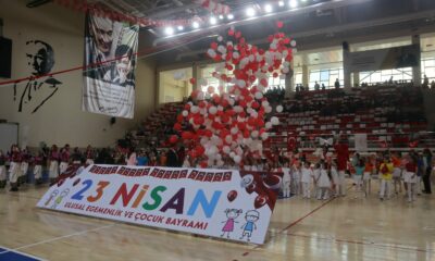 Eskişehir’de 23 Nisan miniklerin gösterileriyle birlikte coşkuyla kutlandı