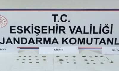Ellerindeki tarihi eserlere müşteri ararken jandarmaya yakalandılar