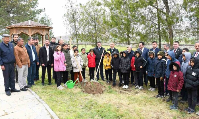 Yunus Emre’nin yolu, çocukların umudunda sürüyor