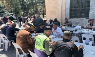 İmaret Camii’nde yüzlerce yıllık yemek dağıtım geleneği yaşatılıyor