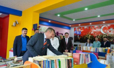BŞEÜ’den lise öğrencilerine 236 adet kitap hediye edildi