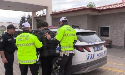 Telefonundan dizi izleyerek yolcu taşıyan minibüs şoförüne işlem yapıldı