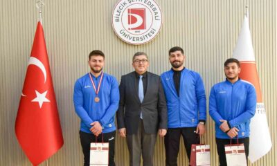 Bilek güreşinde BŞEÜ’ye çifte bronz madalya