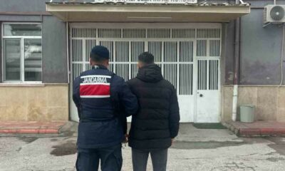 Aranan şahsı jandarma yakaladı
