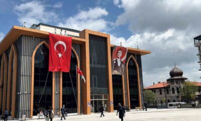 Afyonkarahisar’da gençlere sıcak çay, kadınlara destek