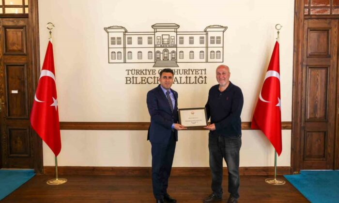 Her gün çöp topluyordu, Vali Aygöl teşekkür belgesi takdim etti