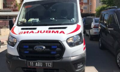 Otomobil yayanın ayağının üzerinden geçti