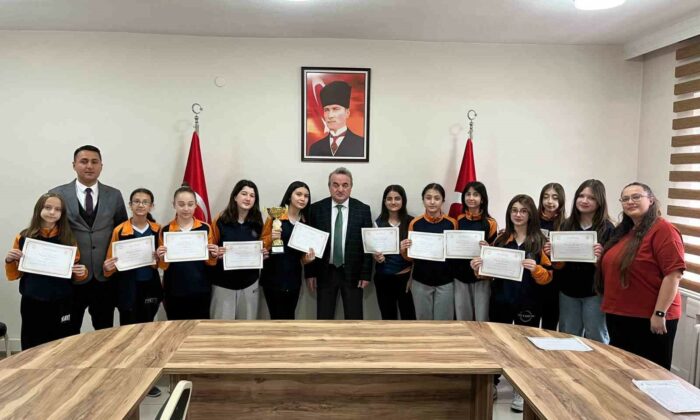 Bozüyük’te sporun yıldızları ödüllendirildi