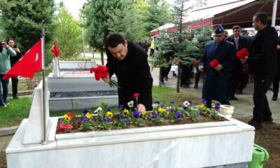 Kütahya’da Polis Haftası dolayısıyla şehitlik ziyaretleri gerçekleştirildi