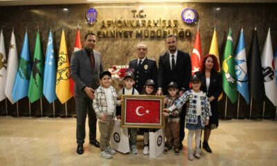 Miniklerden emniyete Polis Haftası ziyareti