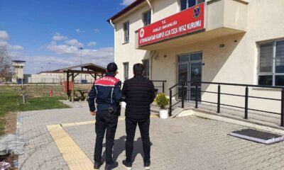 Uyuşturucu suçundan aranan şahsı jandarma yakaladı
