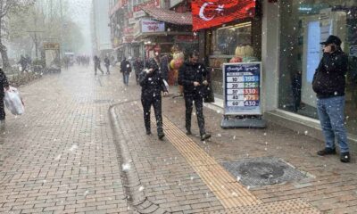 Eskişehir kent merkezinde yoğun kar yağışı etkili oldu