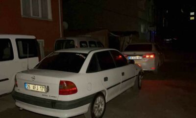 ‘Dur’ ihtarına uymayarak kaçan gencin babası aracını polislerin önüne kırıp engellemeye çalıştı