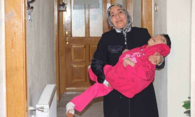 Eşinin “Ne haliniz varsa görün” diyerek terk ettiği kadın 33 yıldır engelli kızına tek başına bakıyor