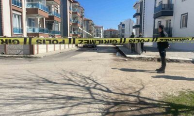Boşanma aşamasındaki karısını sokak ortasında öldürdü