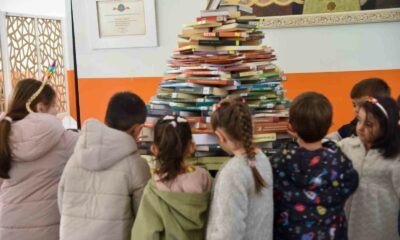 Minikler kütüphanede renkli anlar yaşadı