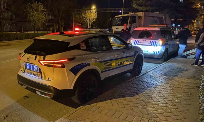 Motosiklete çarpan otomobil olay yerinden kaçtı: 1 yaralı