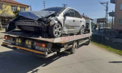 İki otomobilin çarpıştığı kazada 4 kişi yaralandı