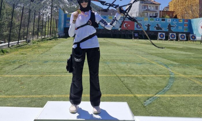 Kütahya Nafi Güral Fen Lisesi öğrencisi Fatıma Zehra Öz okçulukta il birincisi