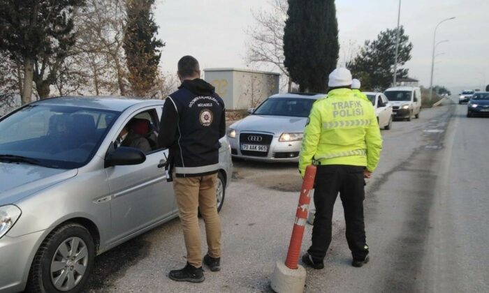 Bilecik’te araması olan 2 şüpheli yakalandı