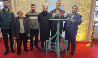 Sivrihisar Ulu Camii’ne Saç-ı Şerif’i bağışladı