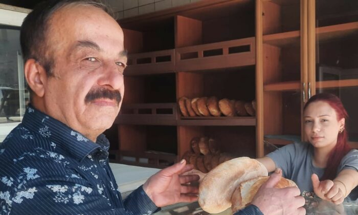 Ekmeği simitten ucuza sattı, vatandaşlar büyük ilgi gösterdi