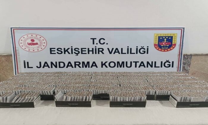 Kaçak sigara satan şüpheli jandarmadan kaçamadı