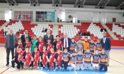 Bozüyük’te 23 Nisan Futsal Turnuvası yarı final heyecanı