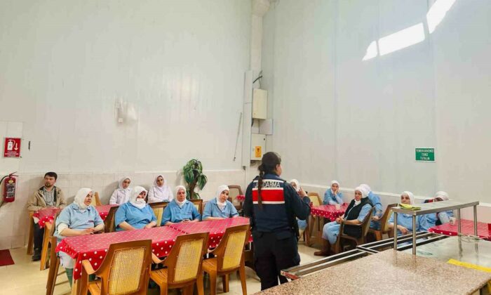 Gediz’de 35 kadın işçiye “En İyi Narkotik Polisi Anne” semineri verildi