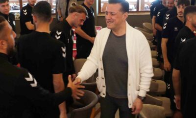 Milletvekili Hatipoğlu, Eskişehirspor oyuncularıyla bir araya geldi