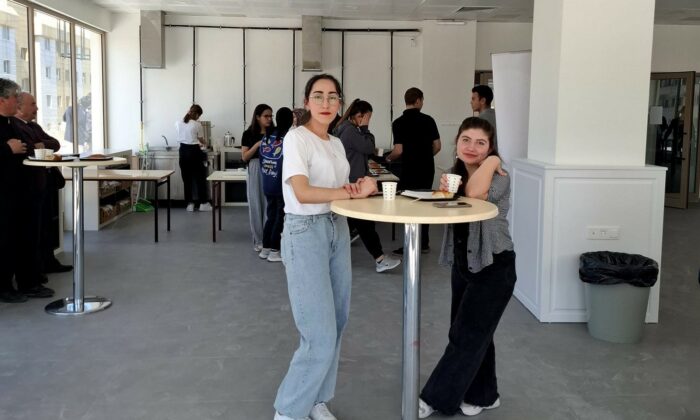 Gedik Ahmet Paşa Kütüphanesi’nde gençlere sıcak ikramlı destek