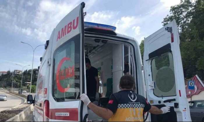 Bilecik’te seyir halinde devrilen motosiklet sürücüsü yaralandı