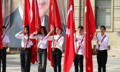 Eskişehir’de 23 Nisan Ulusal Egemenlik ve Çocuk Bayramı dolasıyla çelenk sunuldu