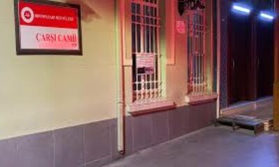 Camide uyuyan adam içeride mahsur kaldı