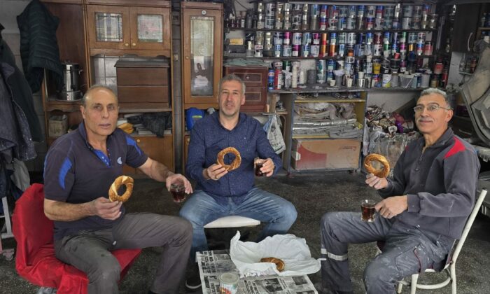 Yeniden Refah Partisi ESKİŞEHİR İl Başkanı FARUK GÜLER: “Çay-Simit Hesabıyla İktidara Geldiler, Aynı Hesapla Gidecekler”
