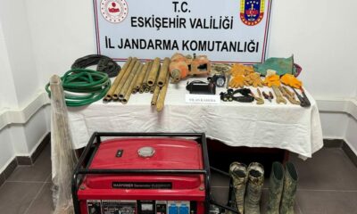 Eskişehir’de kaçak kazı yapan şahıslar suçüstü yakalandı