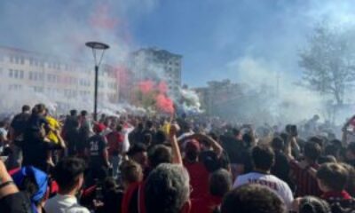 Eskişehirspor taraftarı, şampiyonluğu çiftetelliyle kutladı