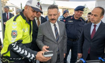 Vali Aksoy, polis ekiplerince kurulan stantları ziyaret etti