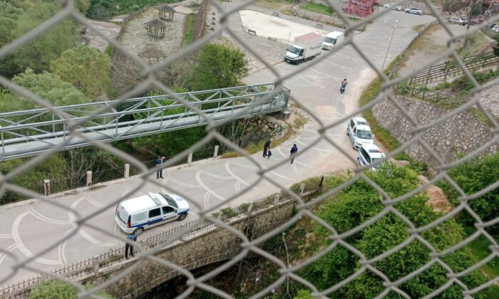 Dilenci önde zabıta amiri arkada adeta maraton koşusuna çıktılar
